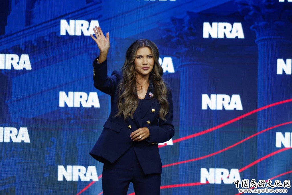 美保守派州长声称一岁外孙女有两把枪 网友痛批:枪支痴迷者疯了